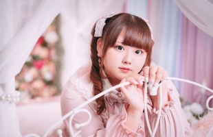 掴みどころのないふわふわとした性格が魅力の夢心地アイドル「MYUKA」の1stアルバムジャケット